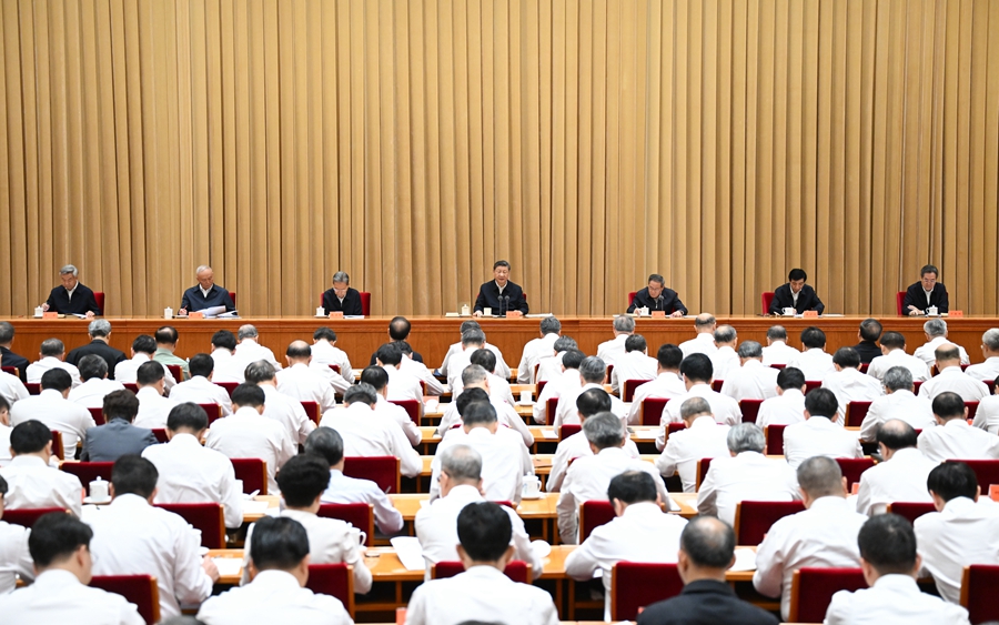 7月14日至15日,中央城市工作会议在北京举行。中共中央总书记、国家主席、中央军委主席习近平出席会议并发表重要讲话。中共中央政治局常委李强、赵乐际、王沪宁、蔡奇、丁薛祥、李希出席会议。